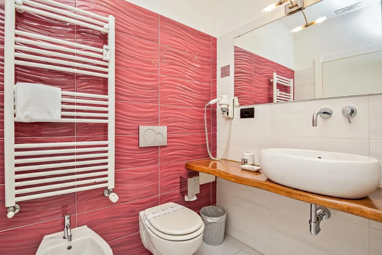 My Way Hotell La Spezia 2*,